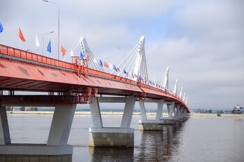 В Благовещенске открыли первый автомобильный мост между РФ и КНР