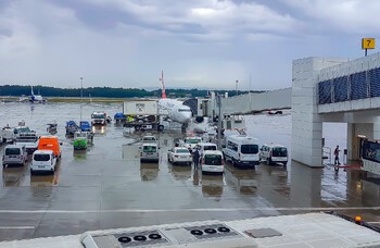 Туристы из РФ застряли в аэропорту Анталии