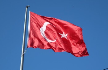 Турция не планирует вводить ограничения из-за роста заболеваемости COVID-19