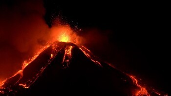 На Сицилии проснулся вулкан Этна