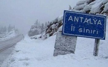 В Анталье выпал снег впервые за последние четверть века